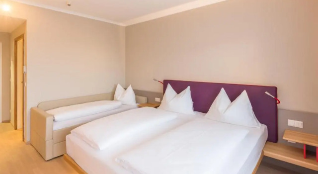Семейный номер Standard с балконом All in Red Thermenhotel