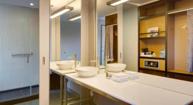 Люкс Aloft by Marriott Milwaukee Downtown
