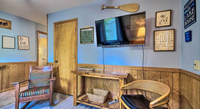 Boat Dock + Slides: Lakefront Gravois Mills Home, Prenota Casa vacanze Hotel a Missouri con parcheggio, Parcheggio