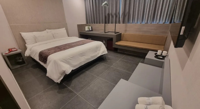 Yeow-B Hotel Jinju, Забронировать Отель Отели Чинджу с завтраком, рядом с Национальный музей Чинджу, Завтраки