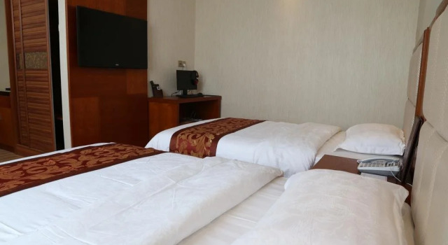 Golden Moon Business Hotel