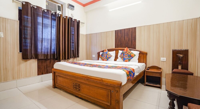OYO 116 Hotel Raja Palace, Rezervovat Hotel Déhrádún Uttarakhand