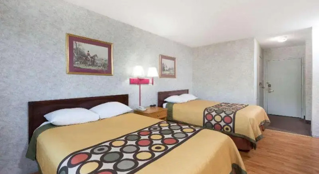 Шестиместный номер Standard Super 8 by Wyndham Hancock MD