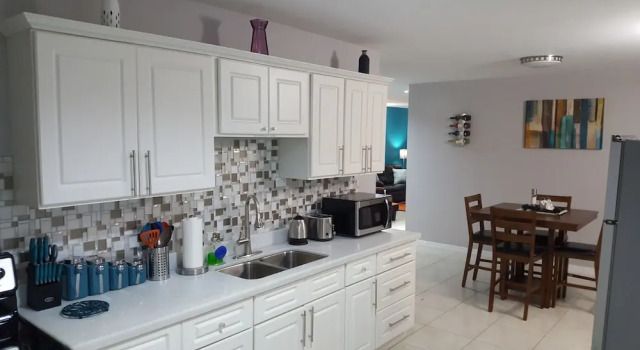 Апартаменты Executive с 2 комнатами с балконом и с видом на сад New Kingston Guest Apartments @ Donhead