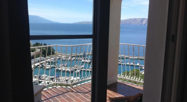 Die Appartements Glavas mit Loggia und Balkon für 3 Personen, Забронировать Апартаменты/квартира Отели Приморско-Горанской жупания с парковкой, Парковка