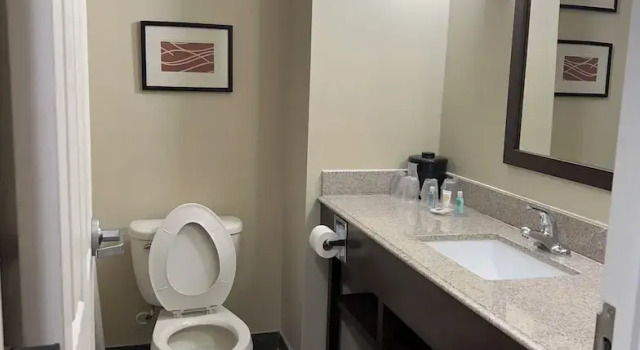 Четырёхместный номер Deluxe Days Inn & Suites by Wyndham Manheim Lebanon
