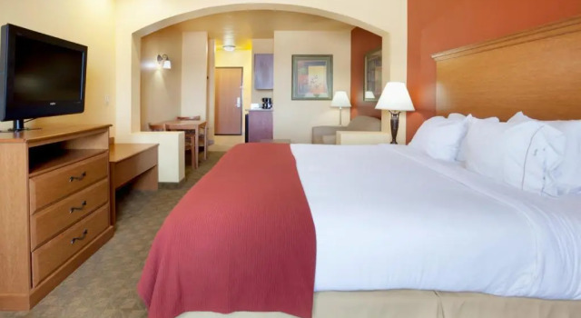 Люкс Holiday Inn Express Hotel & Suites Zapata by IHG