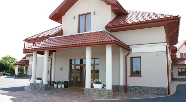 Malinowy Dwór Wieluń, Book Hotel Wielun Lodz