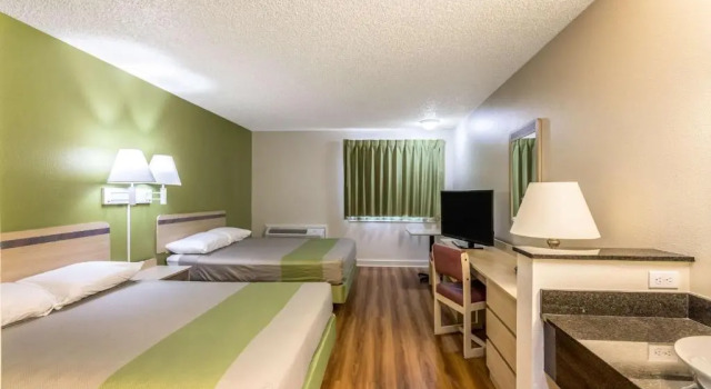 Четырёхместный номер Standard Motel 6-Great Falls, MT
