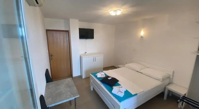 Room-studio Melissa With Terrace and sea, Prenota Appartamento Hotel a Isole Quarnerine con parcheggio, Parcheggio