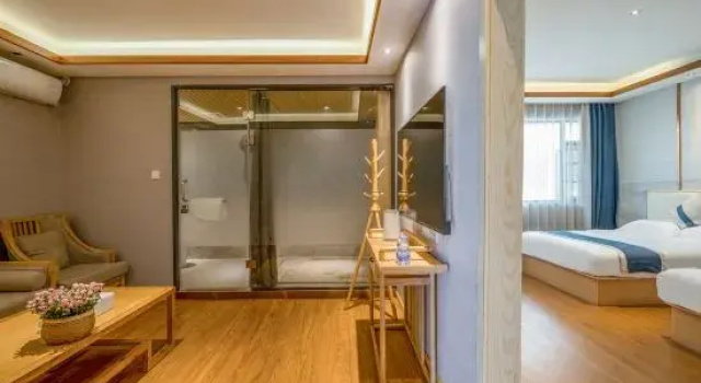 Двухместный семейный люкс Floral Hotel·Guilin Companion Star Heyuan Hotel (Guilin Liangjiang Sihu Dongxi Lane Store)