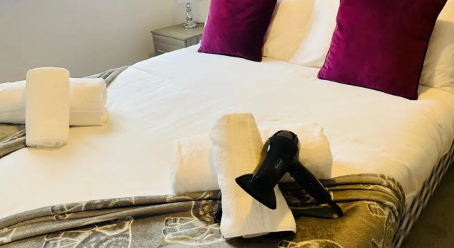 Апартаменты NEW- Spacious and Bright 2 Bedroom Apartment, Sleeps 6, with Free Parking, Business and Leisure by Jesswood Properties
