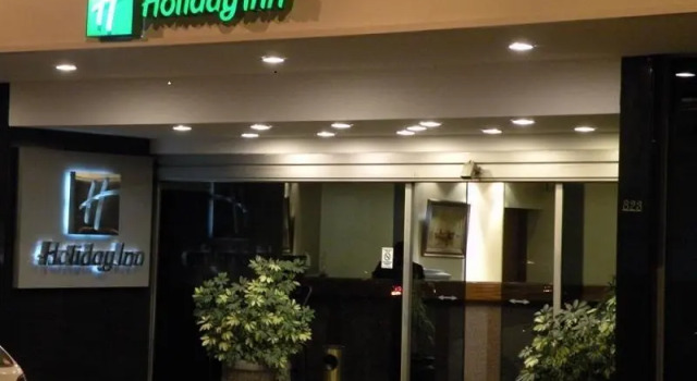 Postel ve společném pokoji Holiday Inn Montevideo