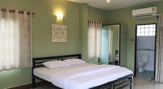 Двухместный номер Superior с балконом โรงแรมห้วยทราย Huaisai Hotel