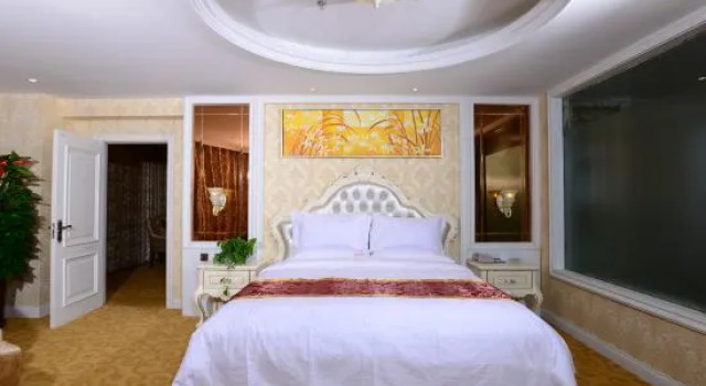 Люкс Deluxe Tianhu Jiahua Hotel (Yinchuan Xingqing Wanda store)