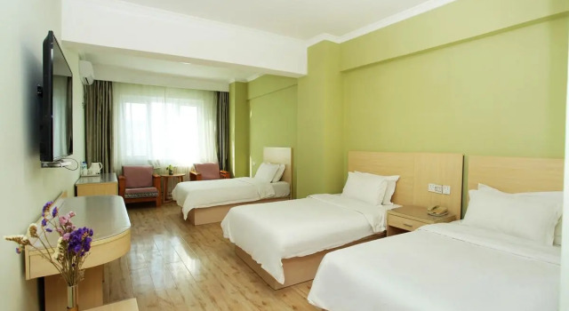 Трёхместный номер Standard Super 8 Chengde Imperial Summer Resort