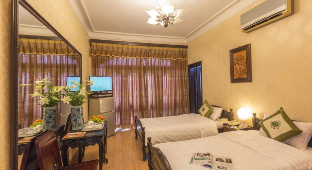 Двухместный номер Deluxe с балконом и с видом на сад Dragon Hotel