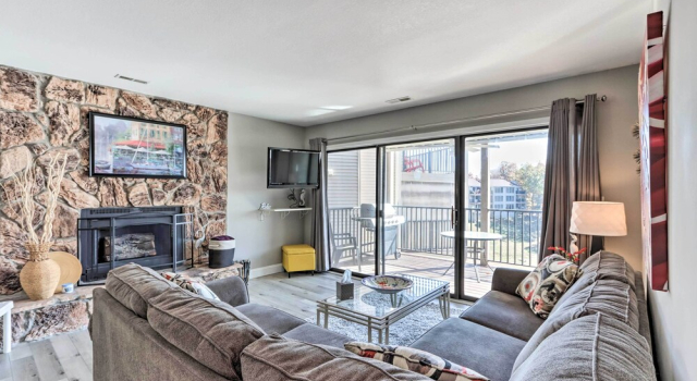 Апартаменты Fireplace & Water Views: Lake Ozark Condo!