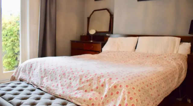 Stunning 2 Bedroom Flat in Vibrant Neighbourhood, Забронировать Апартаменты/квартира Отели Лондона с парковкой, рядом с Stoke Newington Station, Парковка