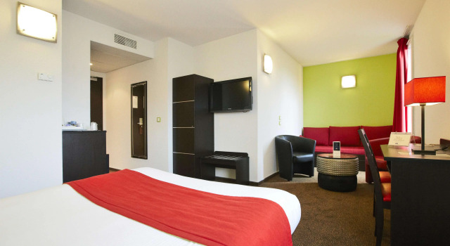 Enzo Hotels Metz Sud Augny by Kyriad Direct, Varaa Hotelli Hotellit Metz pysäköinnillä, Pysäköinti