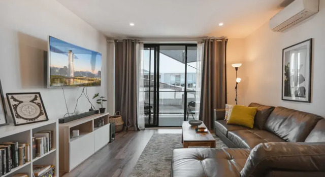 Апартаменты Lonsdale St 1-bed Unit With Study Area and Parking
