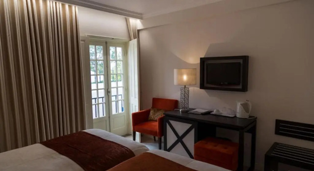 Трёхместный номер Standard Josefa D`Obidos Hotel