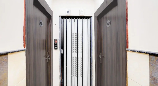 FabHotel Comfort Stay I - 700m from Metro Multispeciality Hospital Noida