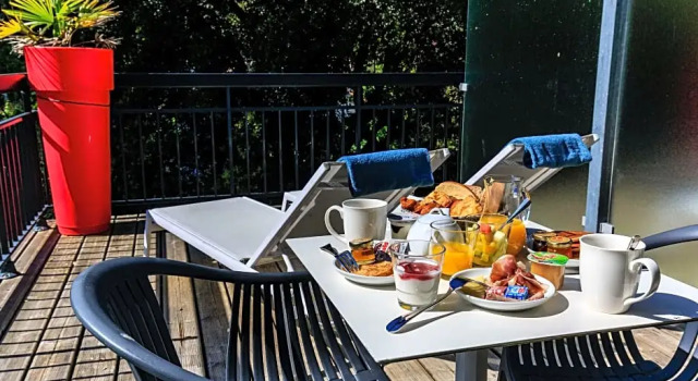 Двухместный номер Comfort с видом на сад Best Western Hôtel Garden and Spa