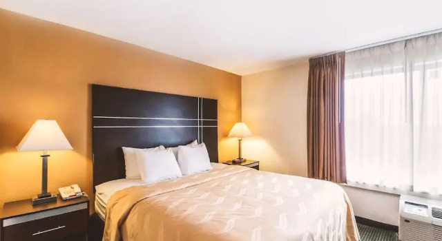 Номер Comfort Norwood Inn & Suites Milwaukee