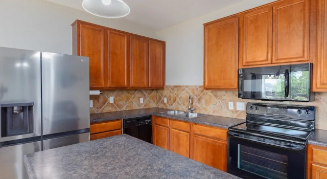 Colony Suite - Round Rock