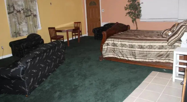 Joe and Flo Guest House, Забронировать Гостевой дом Новый Орлеан Луизиана, рядом с Carrollton Shopping Center