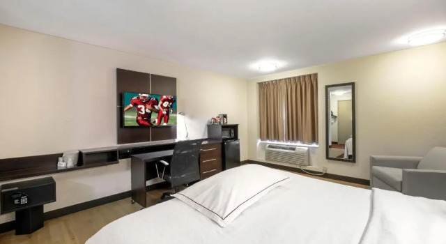 Двухместный номер Premium Red Roof Inn PLUS+ Columbus Downtown - Convention Center