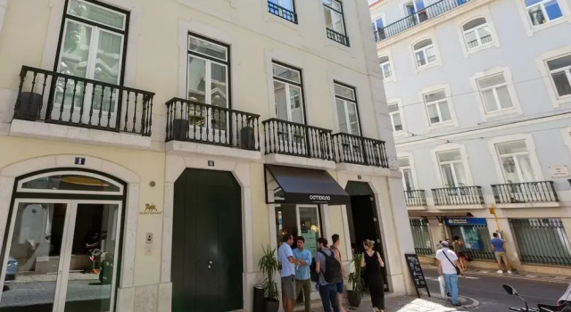 Spacious 1 Bedroom Apartment Near Baixa