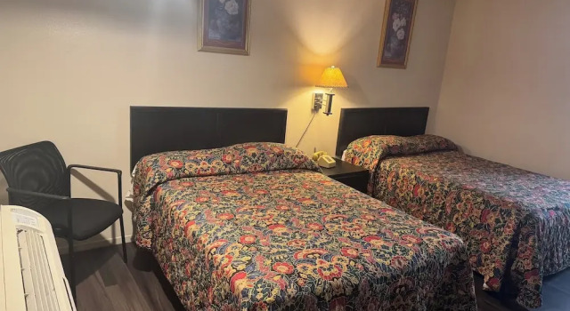 Четырёхместный номер Superior Best Star Inn - LA Commerce Casino, Citadel & I-5 freeway