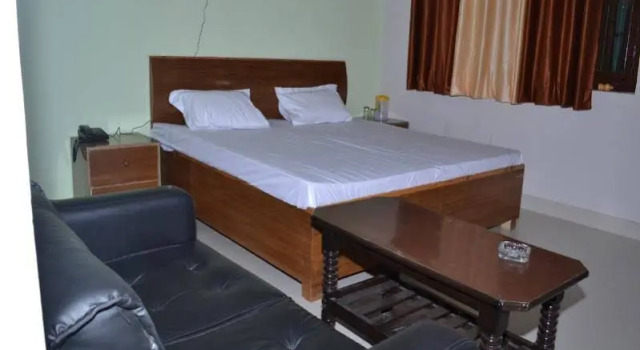 Hotel Classic Hill View, Rezervovat Hotel Parolā Uttarakhand