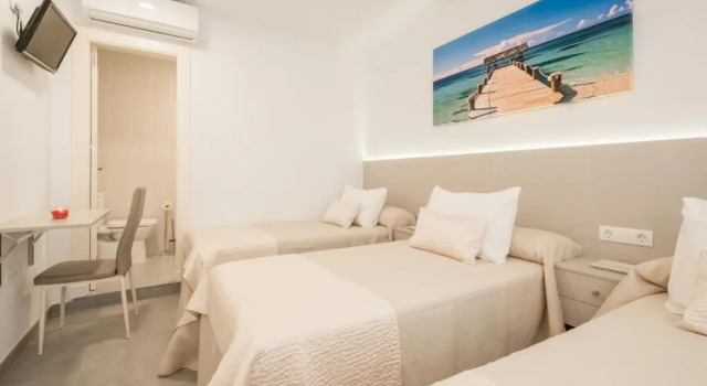 Трёхместный номер Standard Hostal Romerito
