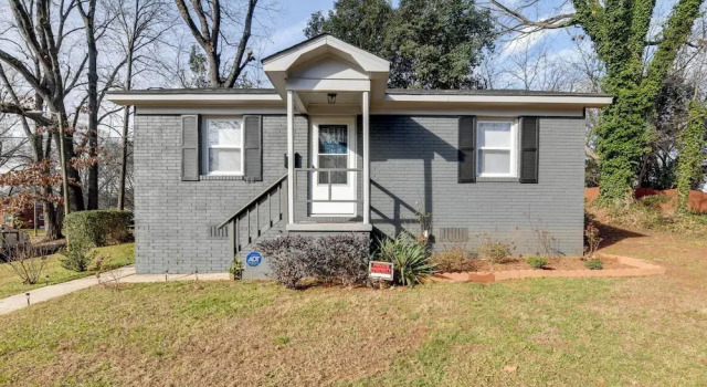 Renovated Charlotte Bungalow - 3 Mi to Downtown!