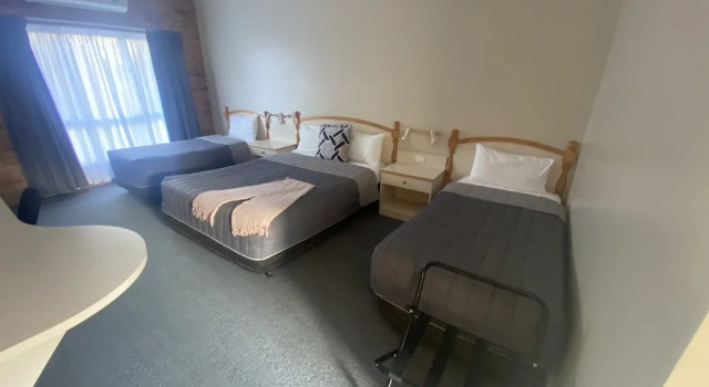 Четырёхместный номер Standard Tumbarumba Motel & Elms Restaurant