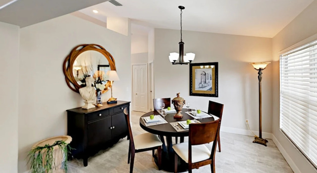 Chic Canalfront - 4 Br Home, Забронировать Дом для отпуска Виллы Кейп-Корал, рядом с Lee Health Women's Health, Вилла