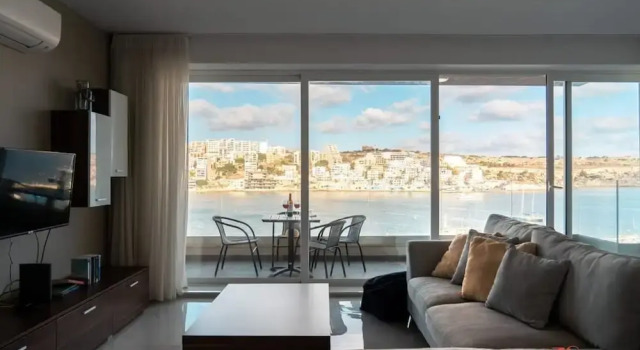 Seaside Magic From a Stunning Apartment, Buchen Sie Ferienwohnung St. Paul's Bay Malta