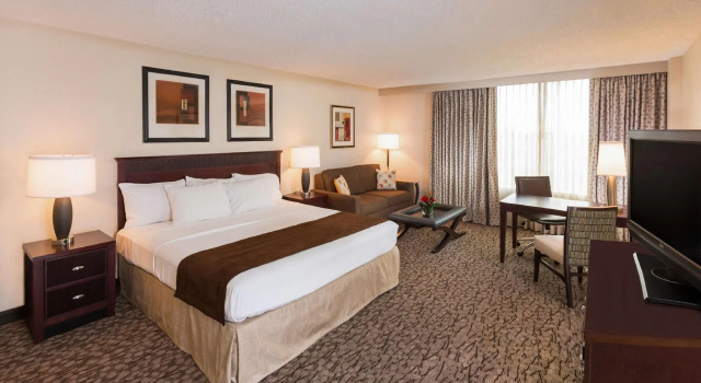 Двухместный номер Standard с видом на реку DoubleTree by Hilton Lafayette