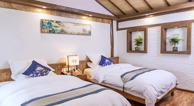 Ne Tsang Inn Lijiang, Забронировать Отель Отели Лицзян с завтраком, рядом с Улица Сквер-стрит Древнего города Шухэ, Завтраки