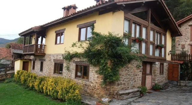 Apartamentos Rurales Los Picos de Redo, Забронировать Апартаменты/квартира Отели Liébana с парковкой, Парковка