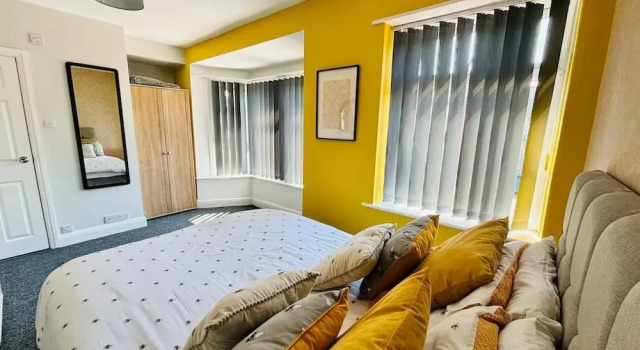 Blackpool Bliss Spacious 4 Bedroom House, Забронировать Дом для отпуска Коттеджи Блэкпул, рядом с Конференц-центр Winter Gardens, Коттедж