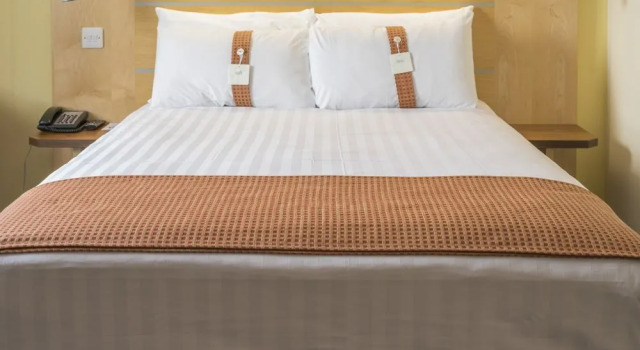 Holiday Inn Express Antrim - M2 Jct1, Book Hotel Antrim Lough Neagh