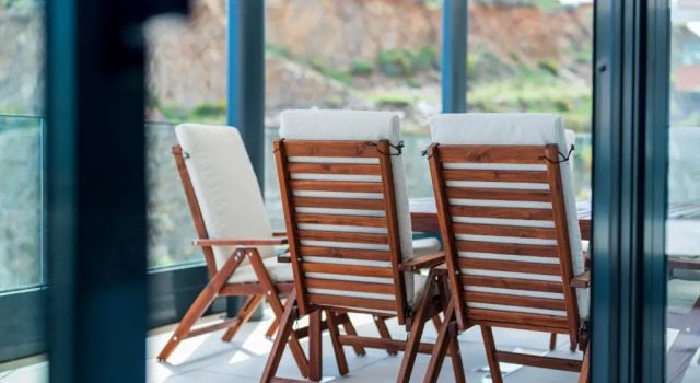 Апартаменты Stunning modern 4 bedroom apartment by the beach