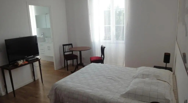 Двухместный номер Standard с видом на сад La Villa du 15 - Chambres indépendantes & autonomes du restaurant La Maison - clim et piscine chauffée - Lit King Size