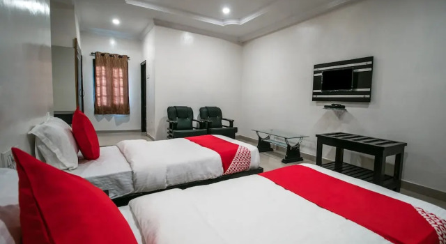 OYO 11565 V V Pride, Rezerwuj Hotel Lingampalli 