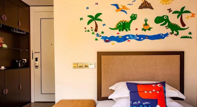 Семейный номер Standard с видом на горы Secret Garden Lakefront Hotel 连住两晚享高铁站免费接站