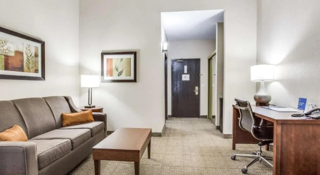 Люкс Comfort Inn & Suites Love Field-Dallas Market Center